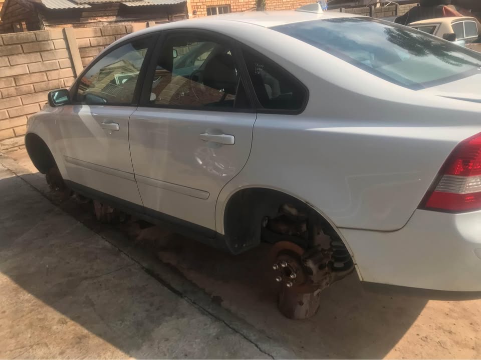 Volvo s40 stripping for spares - Private Seller