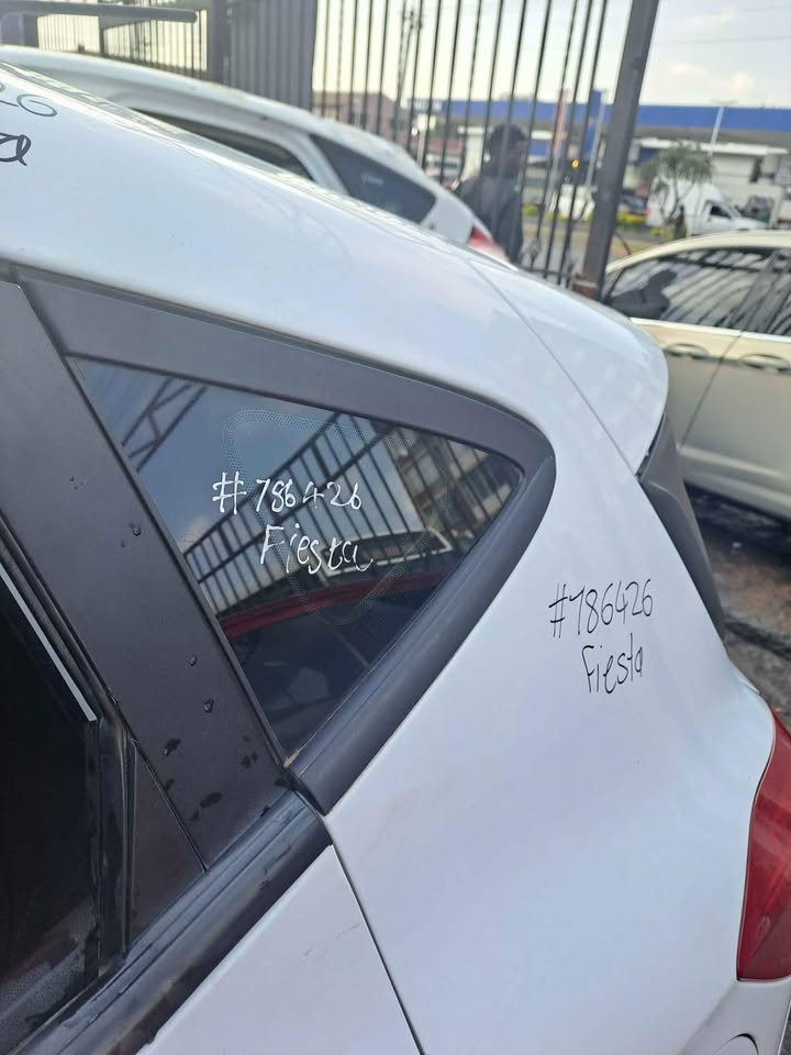 ¼ Glass Ford Fiesta 1.0L 2020 - Private Seller ¼ Glass Ford Fiesta 1.0L 2020 - Private Seller