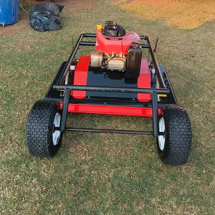 Universal mower 1050mm 10.5 Turns ATV into a rough cut / finishing ...