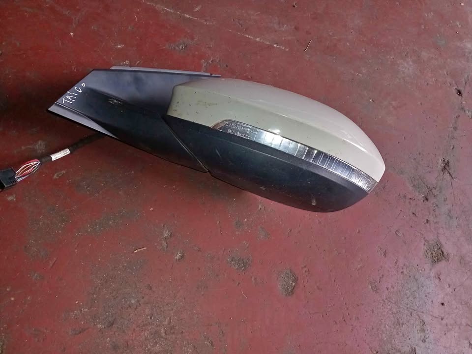 Vw Taigo Left side Mirror electric