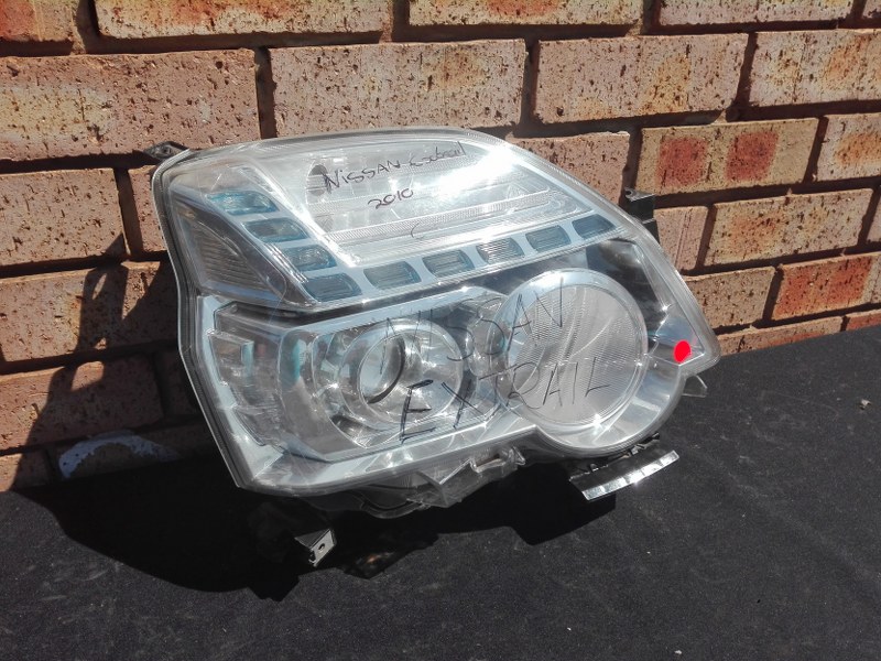 Nissan Xtrail Right Side Headlight - Private Seller