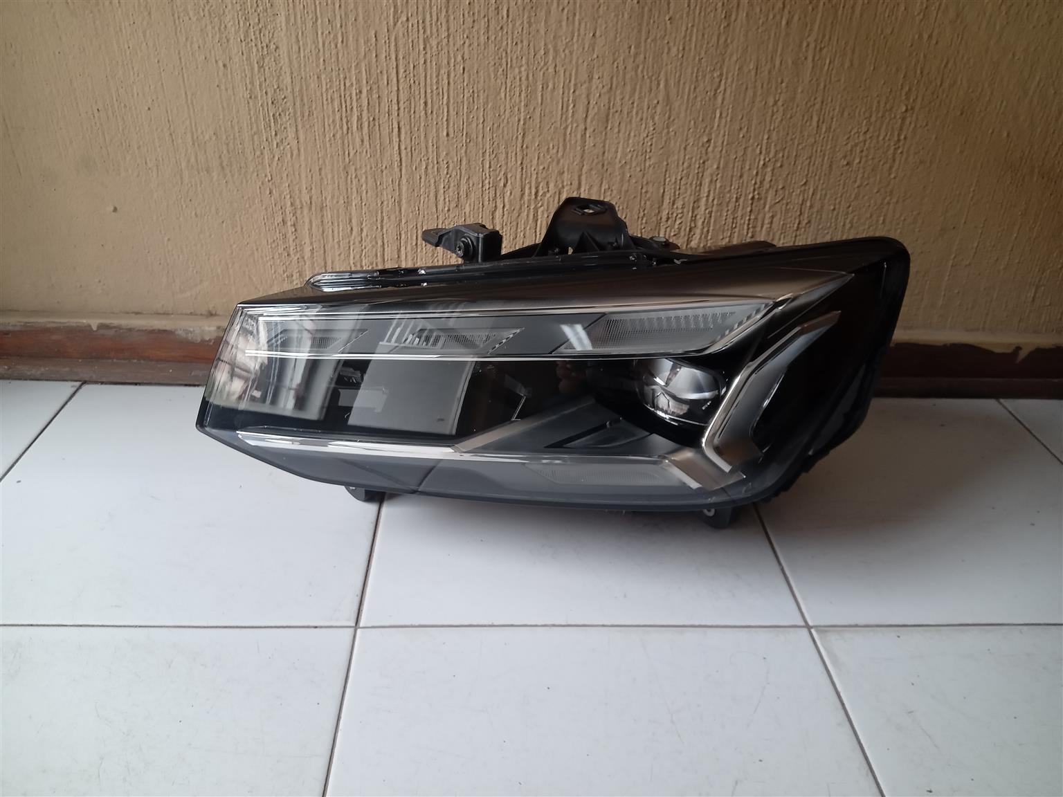Audi Q2 headlight - Private Seller