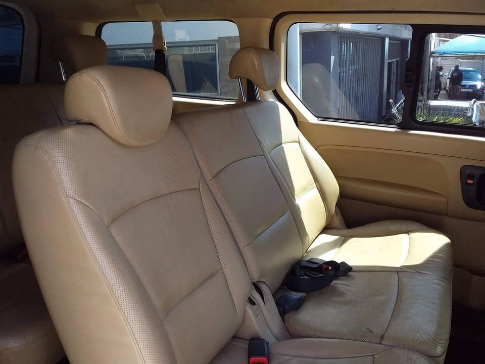2010 Hyundai H-1 9-seater automatic 2010