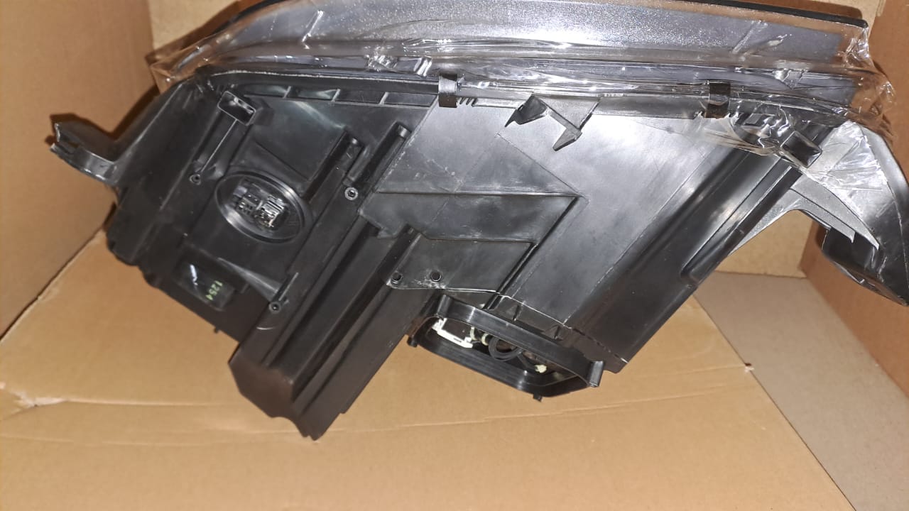 For Sale: New Single Xenon Headlight for Mercedes-Benz W166