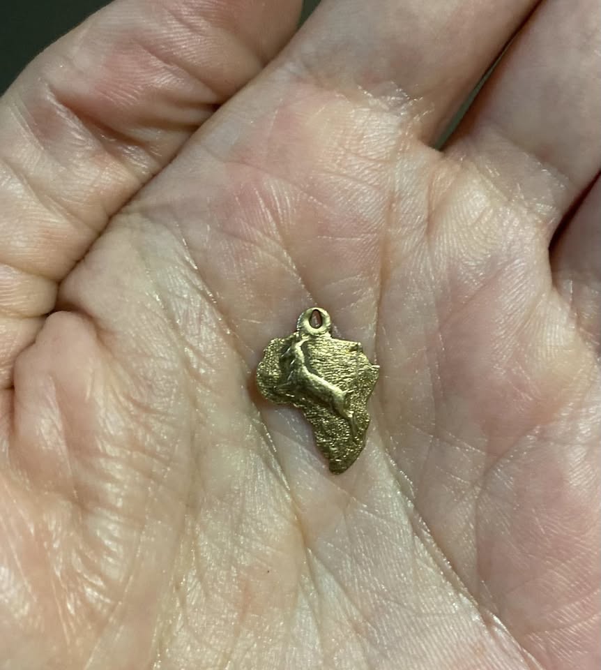 unique and extremely rare find! Vintage 9ct gold charm/pendant unique and extremely rare find! Vintage 9ct gold charm/pendant