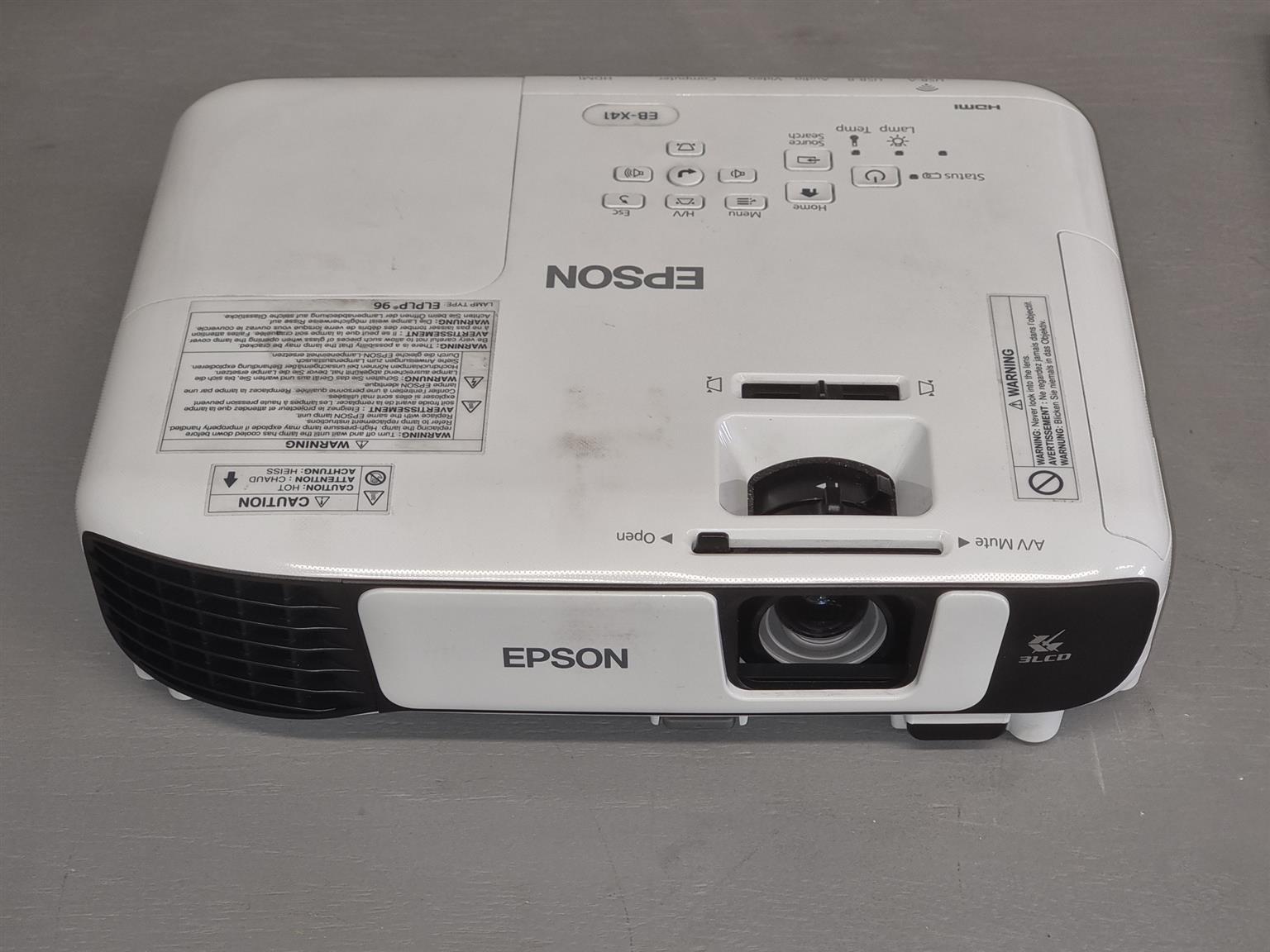 Epson EB-X41 Data Projector HDMI 3600 lumens. XGA 1024x768 Hardly used w.Remoted