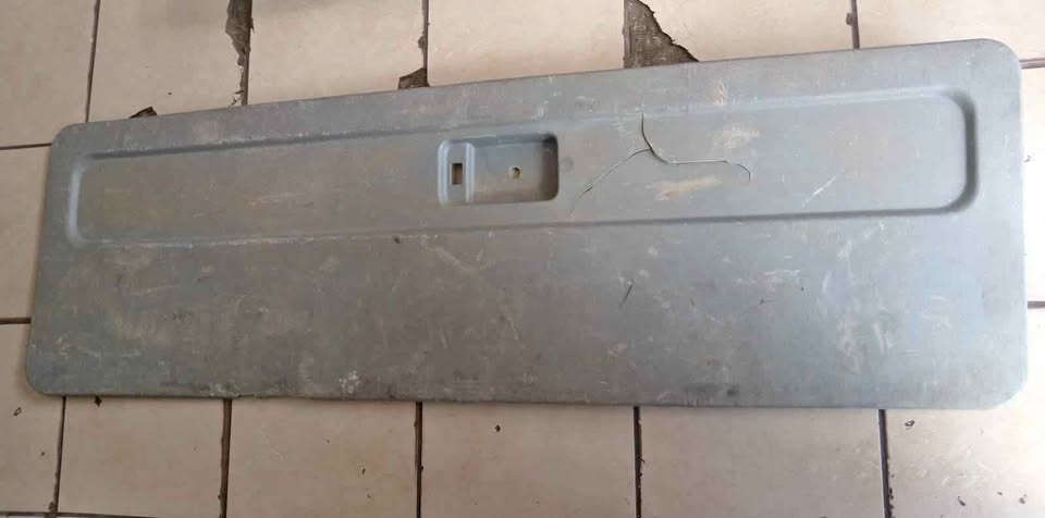 Toyota quantum 2007 tailgate panel