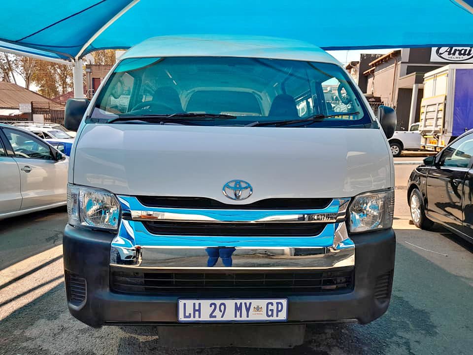 2015 TOYOTA QUANTUM 2.5 MANUAL