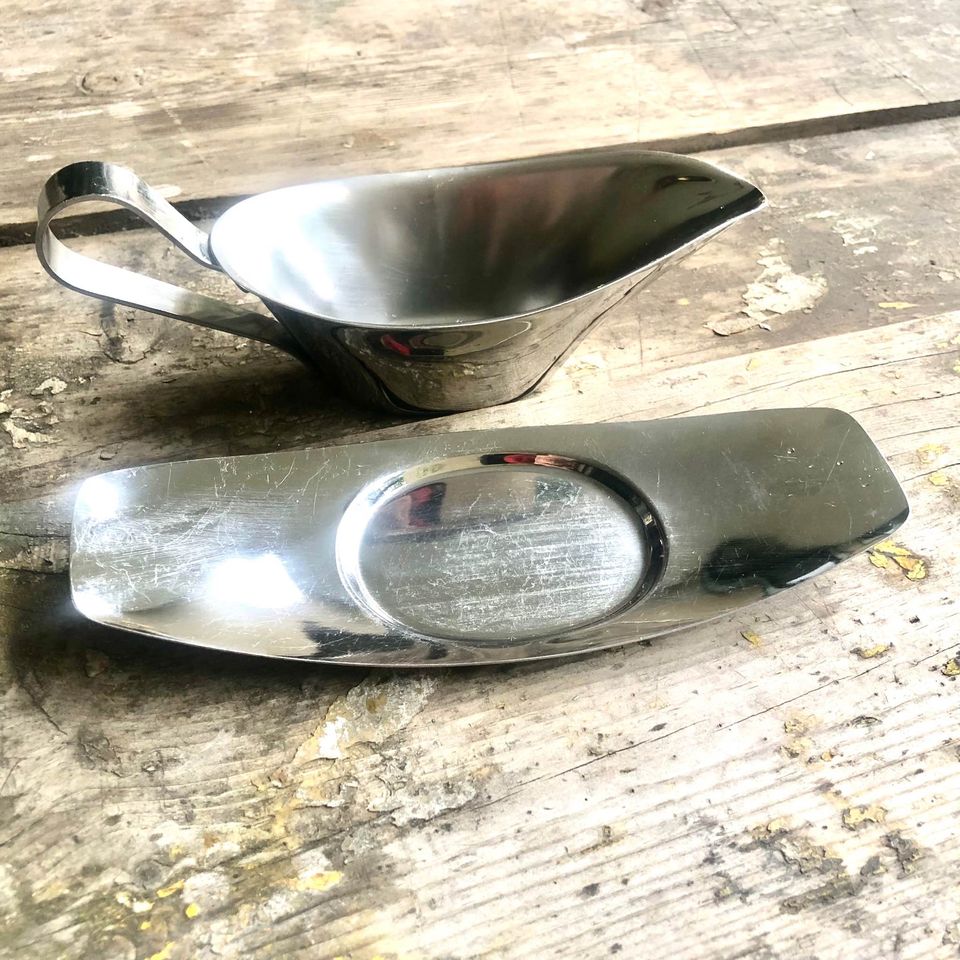Vintage Gravy boat and saucer - Stainless Steel