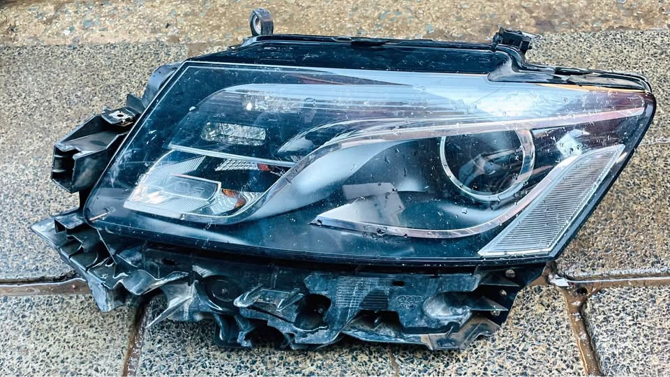Audi Q5 XENON Headlight 2009/12 - Private Seller Audi Q5 XENON Headlight 2009/12 - Private Seller