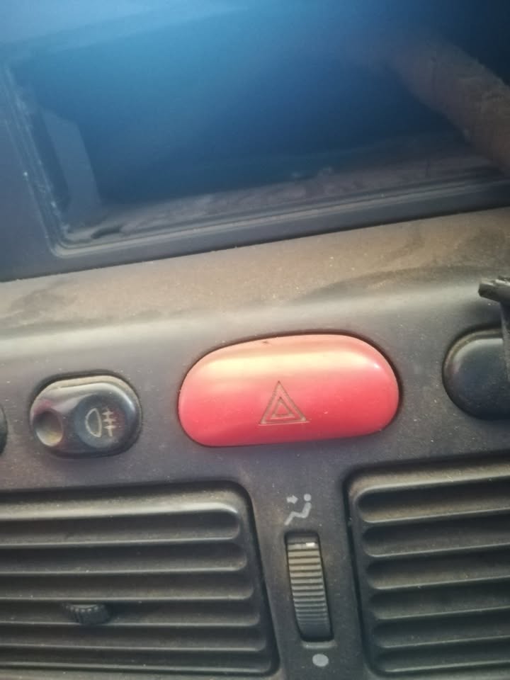 FIAT PALIO HAZARD SWITCH - Private Seller FIAT PALIO HAZARD SWITCH - Private Seller