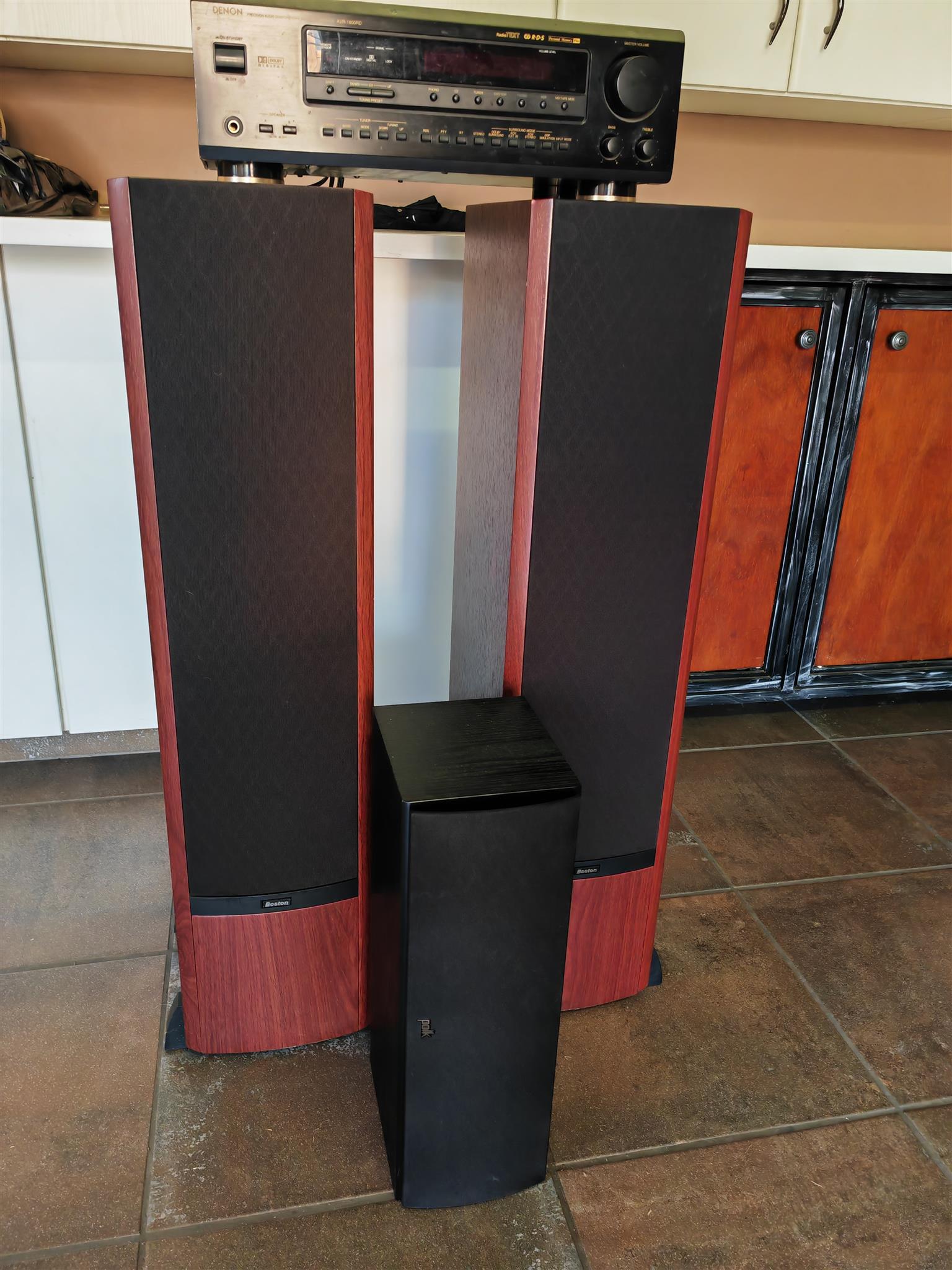 Sound surround audio visual amplifier and speakers Sound surround audio visual amplifier and speakers