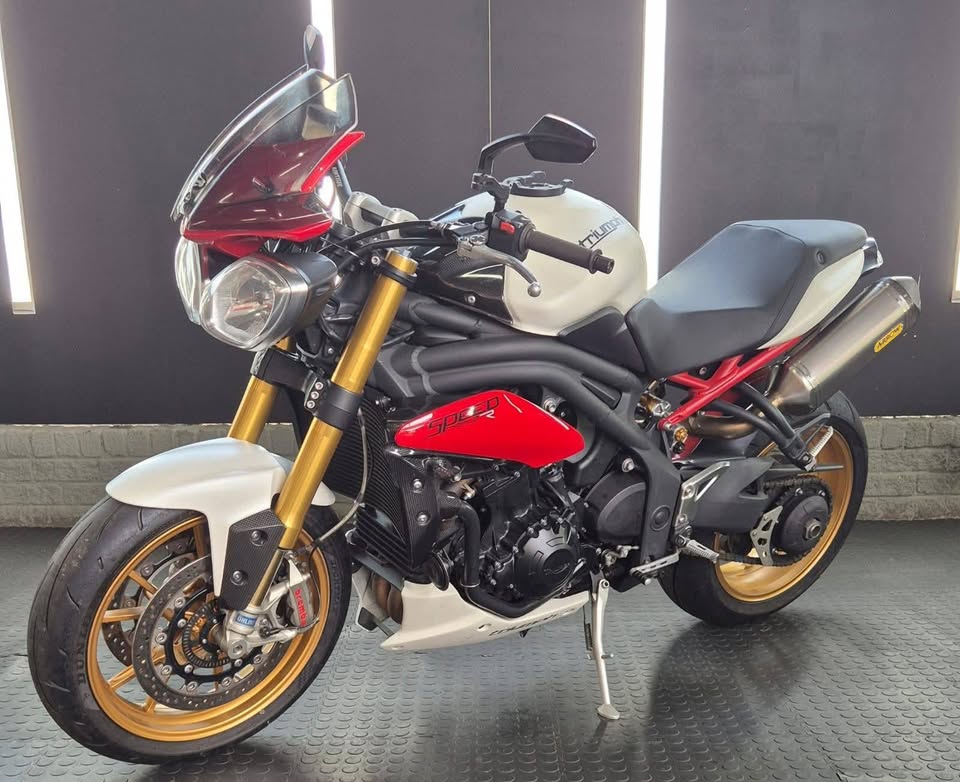 2014 Triumph Speed Triple 1050 R - 16 000km  Arrow Exhaust - Tinted Screen - Private Seller