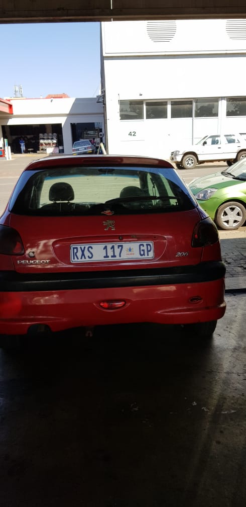 Peugeot 206 1.4 8v 10fs stripping for spares - Private Seller