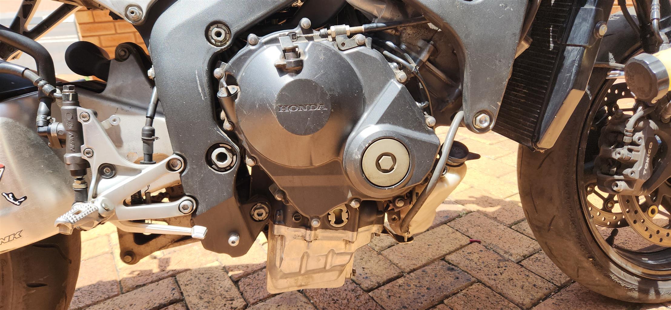 Crashed 2011 Honda CBR600RR stripping for spares