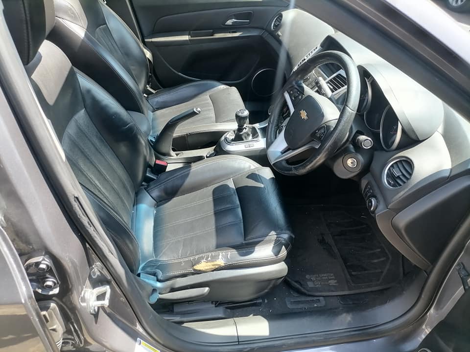2015 Chevrolet Cruz 1.6 Leather seat and sunroof