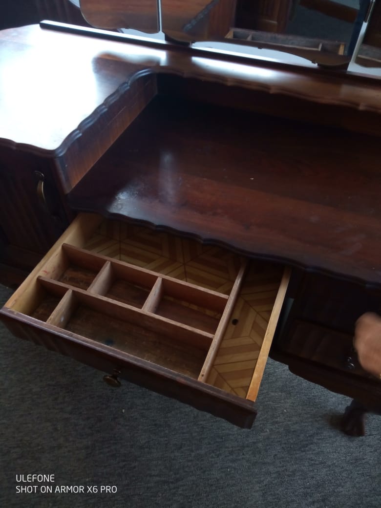Selling a Amfra bethlehem bedroom set