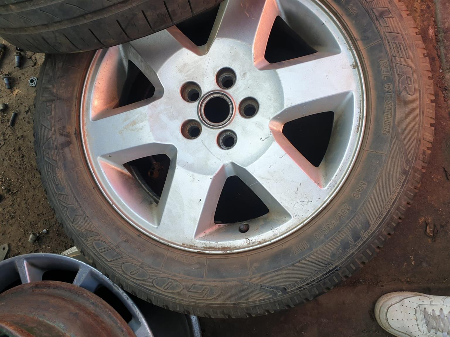 Land Rover & Jaguar Assorted Rims For Sale