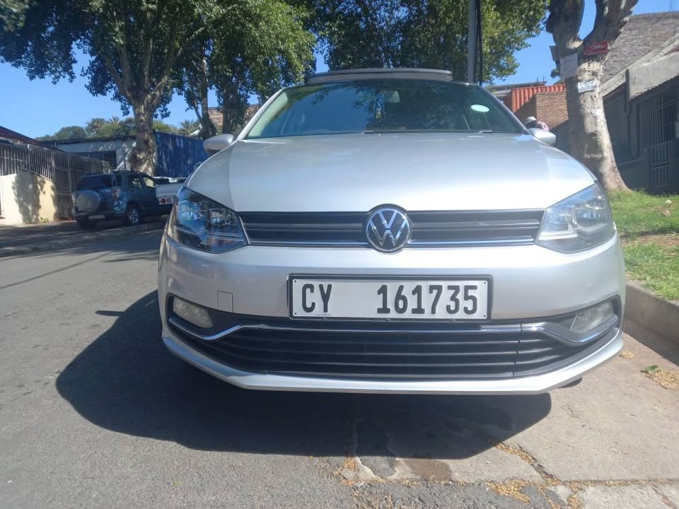 2015 VW Polo 6 Tsi Comfortline 1.2 Petrol, Manual with Sunroof, Silver Color, Mileage