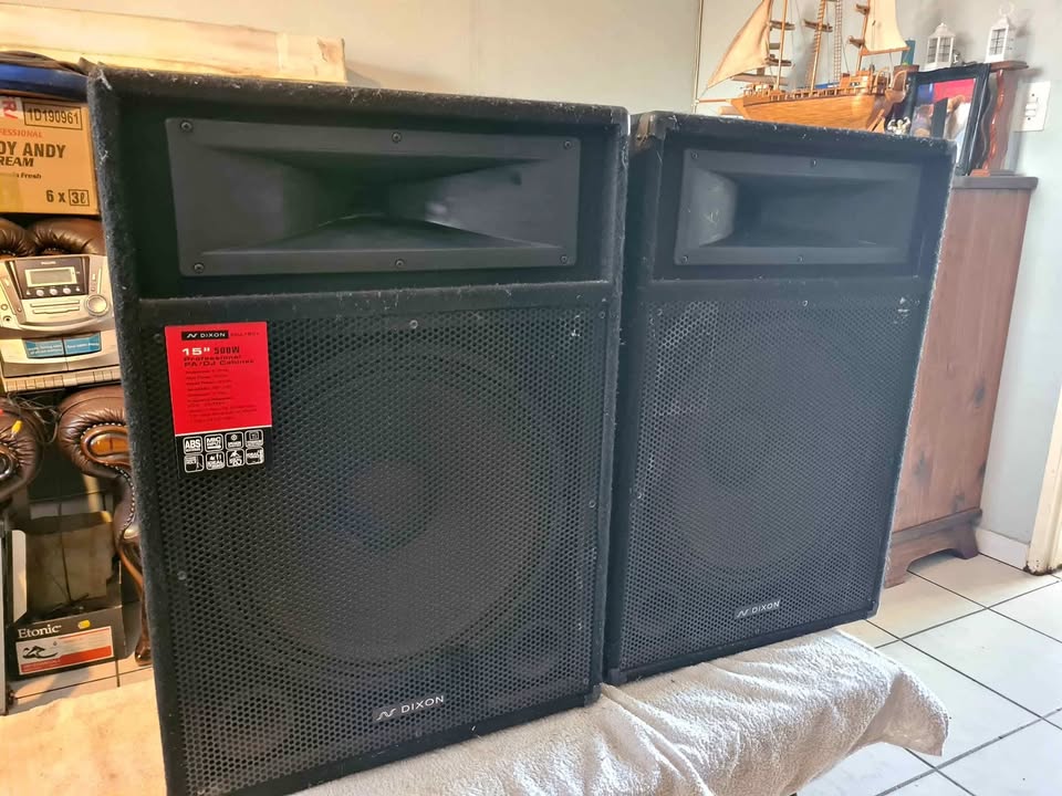 Dixon 500W, 15" speakers Dixon 500W, 15" speakers