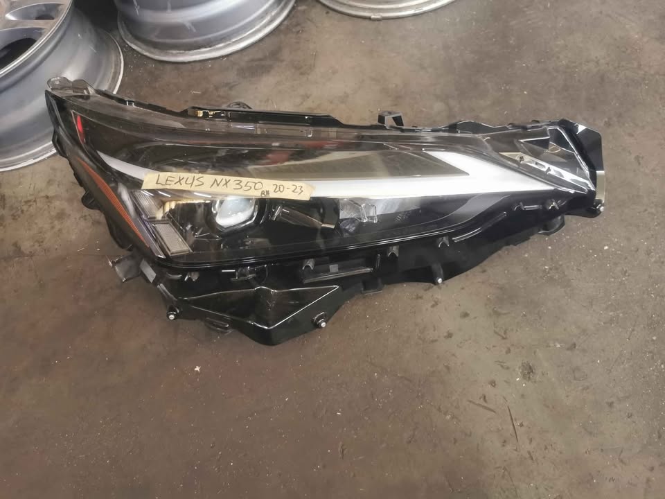 Lexus NX350 2020 TO 2023 RIGHT HEADLIGHT - Private Seller Lexus NX350 2020 TO 2023 RIGHT HEADLIGHT - Private Seller