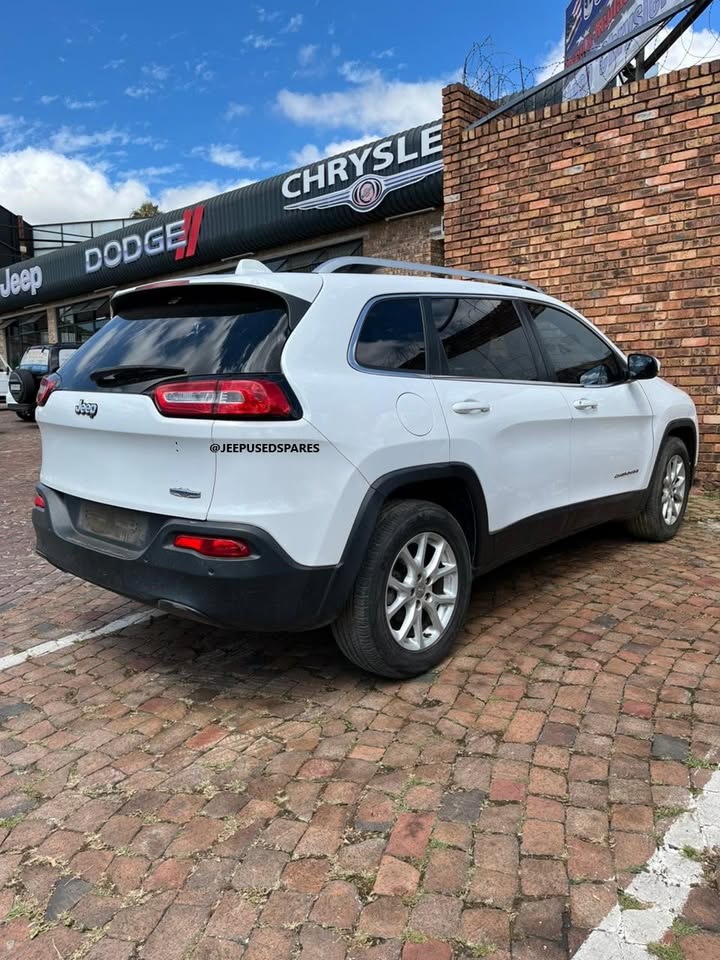 2015 Jeep Cherokee 2.4 Kl stripping Call: - Private Seller 2015 Jeep Cherokee 2.4 Kl stripping Call: - Private Seller
