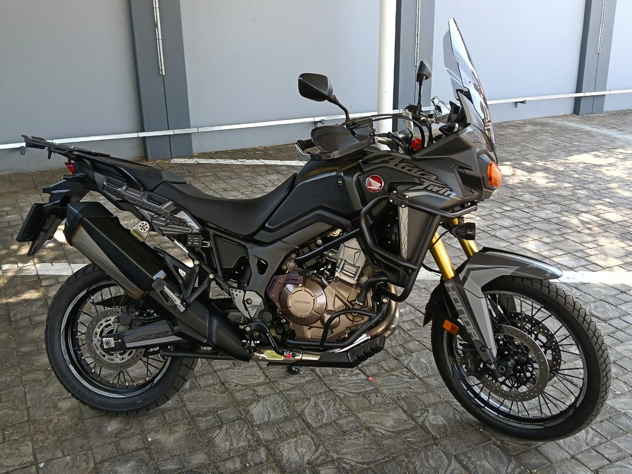 2017 Honda Africa Twin (Spare Keys / Books) - Private Seller 2017 Honda Africa Twin (Spare Keys / Books) - Private Seller