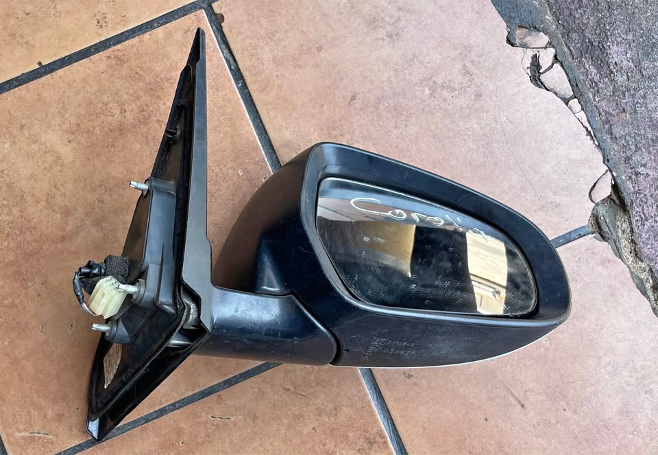 Suzuki SX4 side mirror 2023 Suzuki Vitara side mirror 2022 - Private Seller Suzuki SX4 side mirror 2023 Suzuki Vitara side mirror 2022 - Private Seller