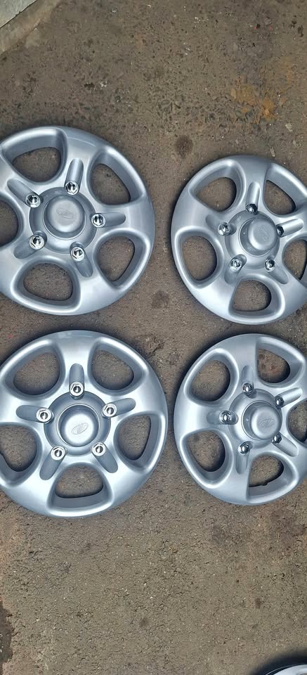Mahindra scorpio 4x4 wheel caps available - Private Seller