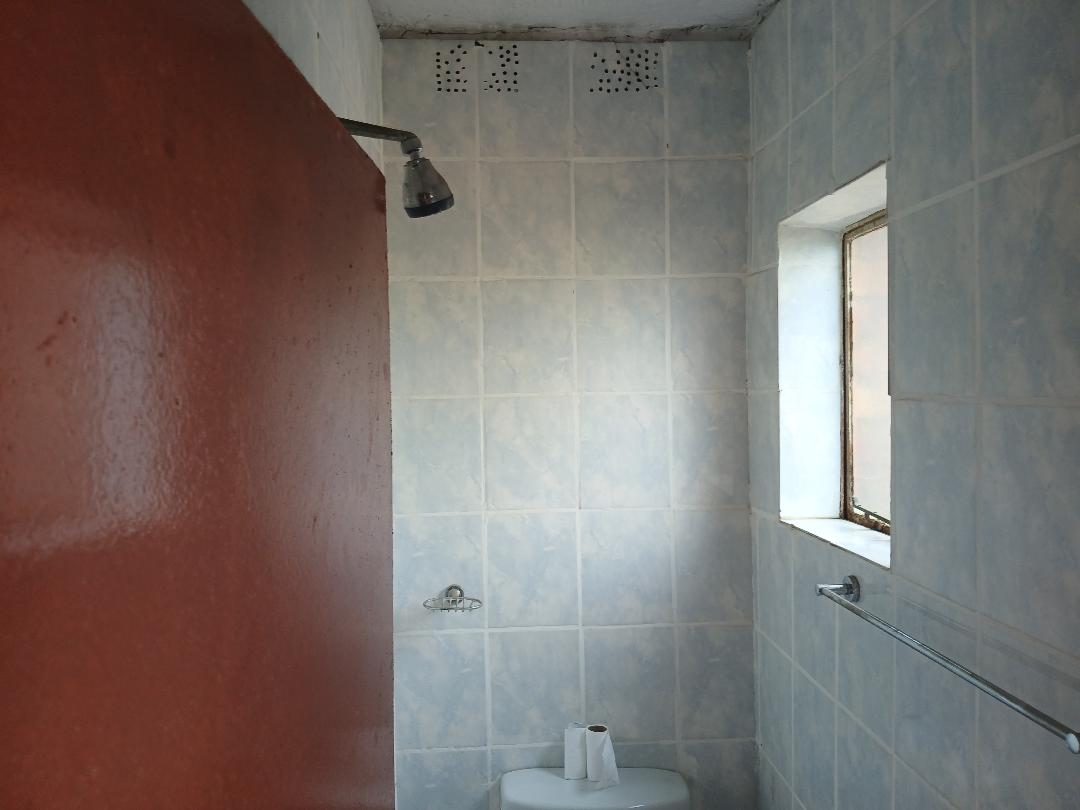 Ridgeway Johannesburg South,1Bedroomed back room for rent. Junk Mail