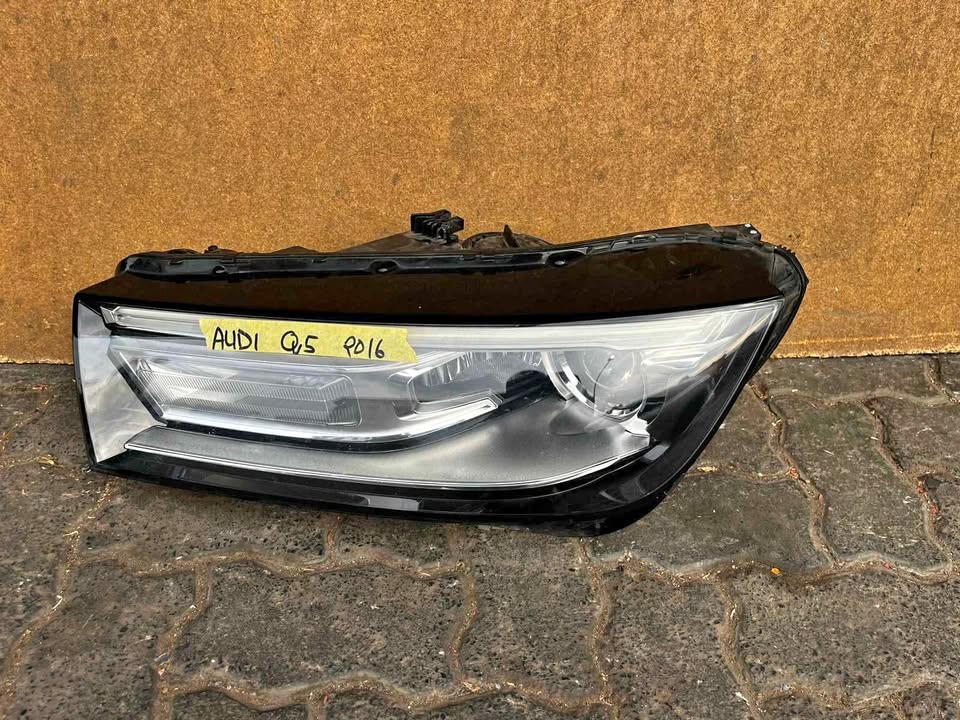 Audi Q5 Headlight - Private Seller Audi Q5 Headlight - Private Seller