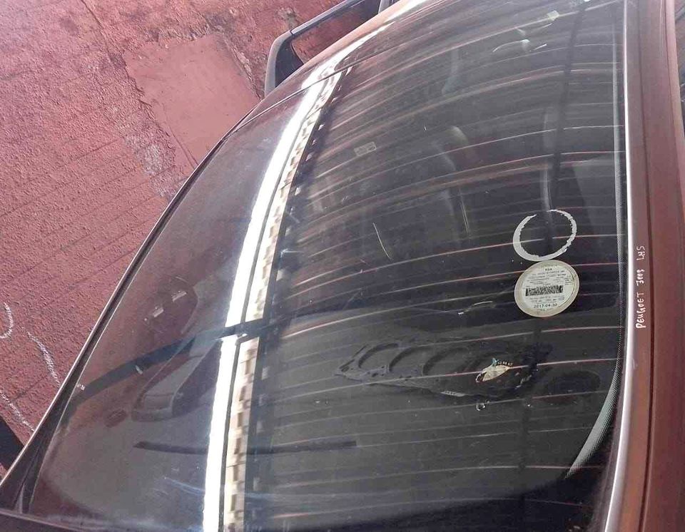 Peugeot fj 1.6 Turbo Manual Code2 front windscreen - Private Seller Peugeot fj 1.6 Turbo Manual Code2 front windscreen - Private Seller