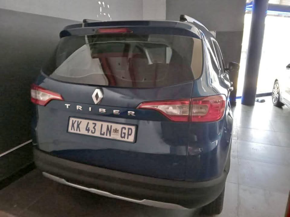 RENAULT TRIBER 7