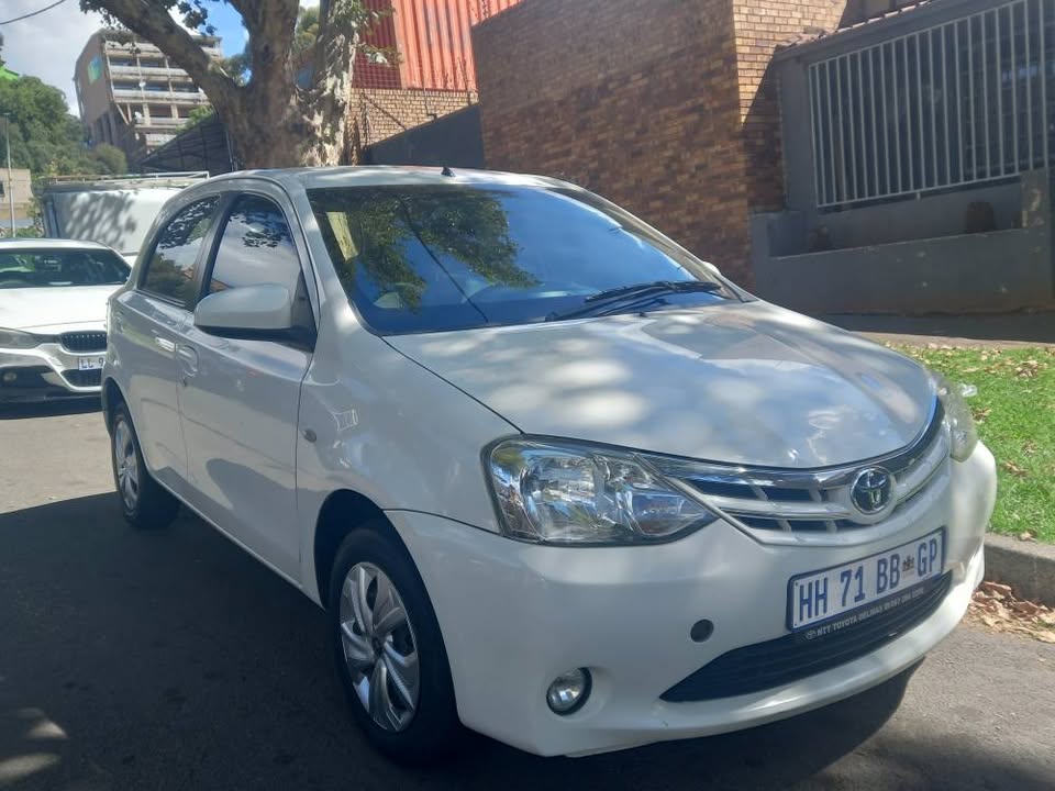 2014 Toyota, Etios 1.5 Hatchback Manual, White