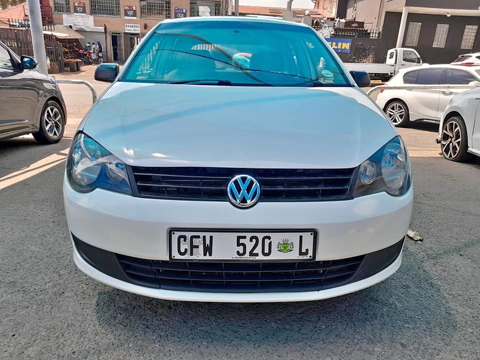 2011 VW POLO VIVO 1.4 TREADLINE MANUAL