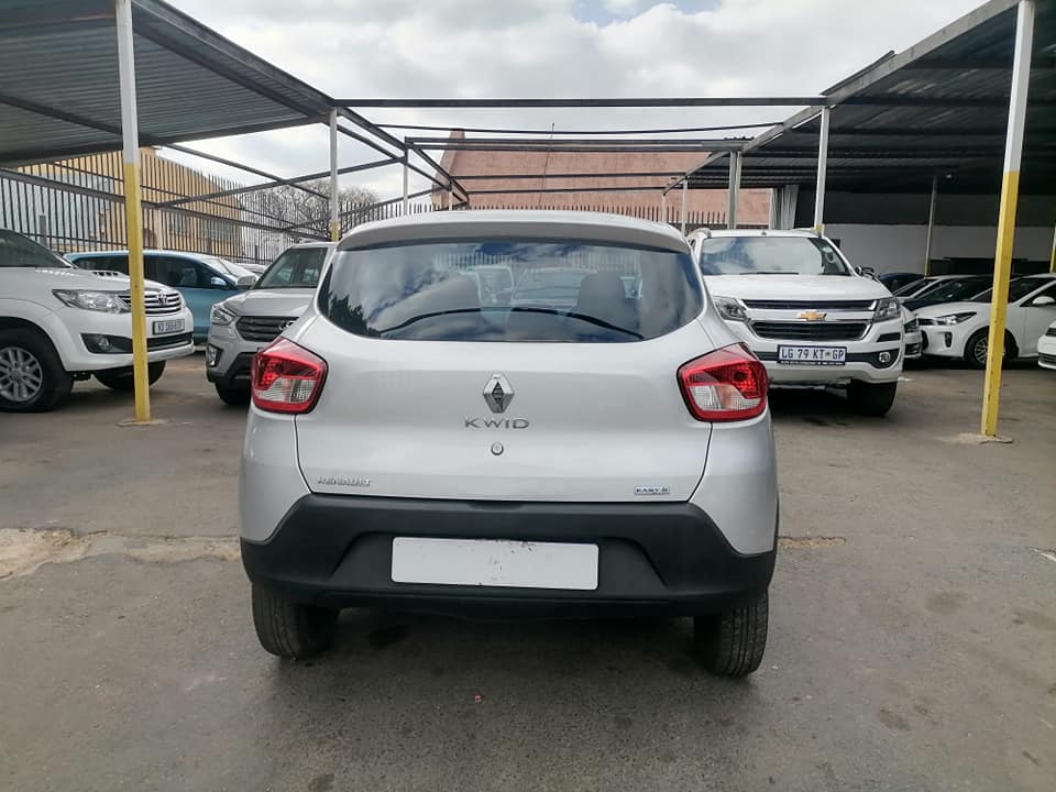 2018 Renault Kwid 1.0 Automatic Service book