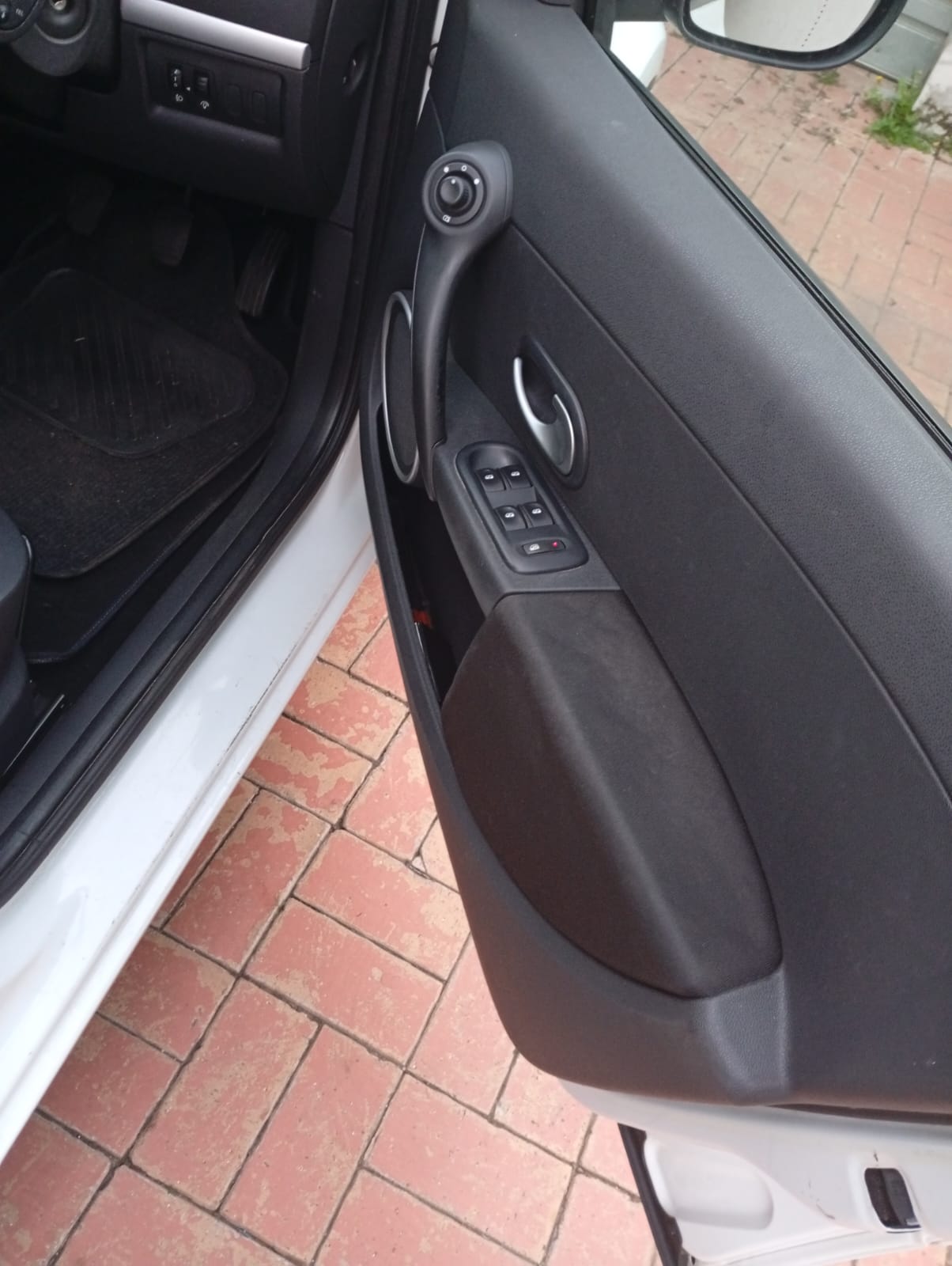 2009 Renault Clio 3 Dynamic TomTom Edition millage 153000km
