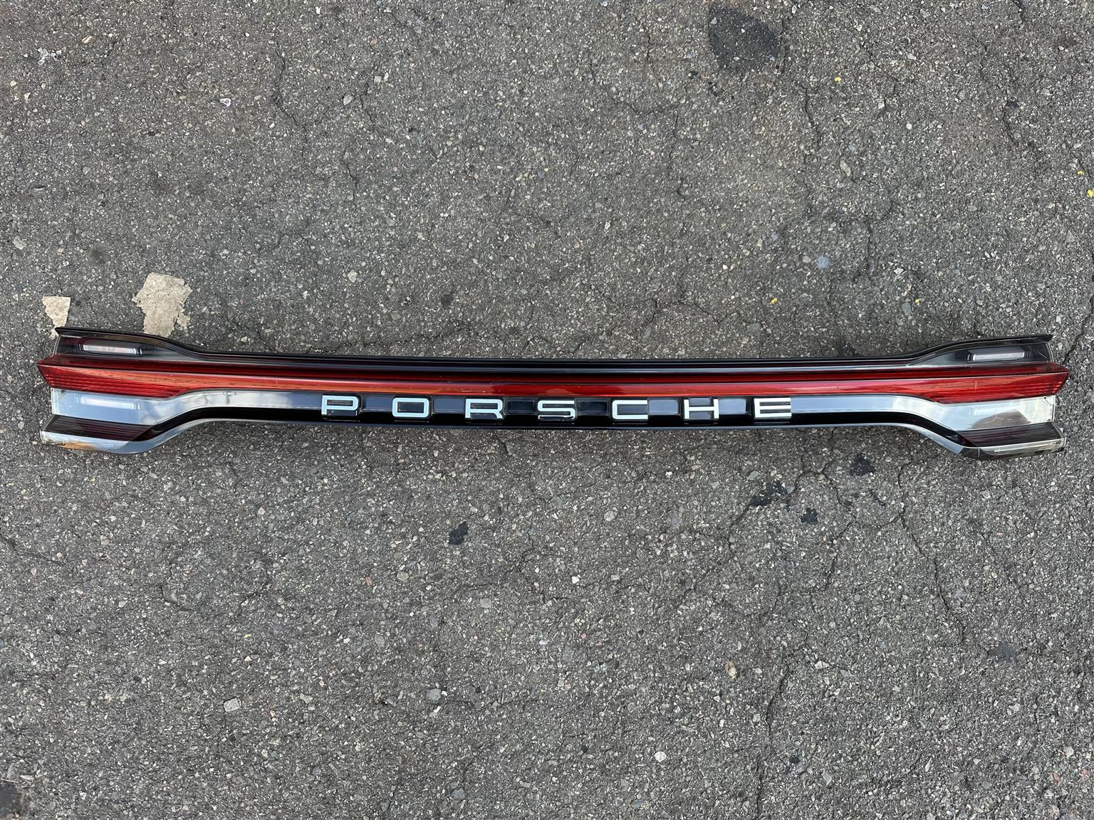 Porsche Macan 95B Center Trunk Brake Lamp Tailight - Private Seller Porsche Macan 95B Center Trunk Brake Lamp Tailight - Private Seller
