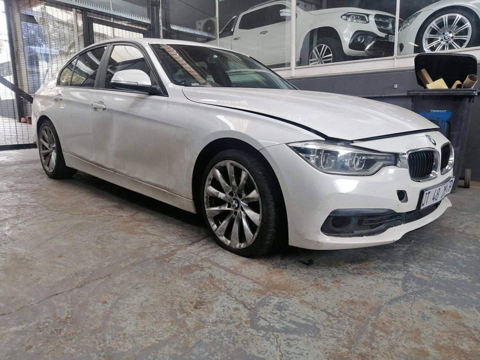 Bmw F30 lci stripping for spares