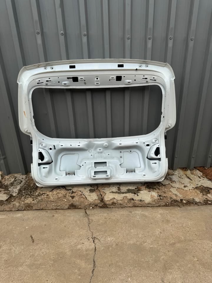 VW Tiguan Boot Tailgate Door - Private Seller VW Tiguan Boot Tailgate Door - Private Seller