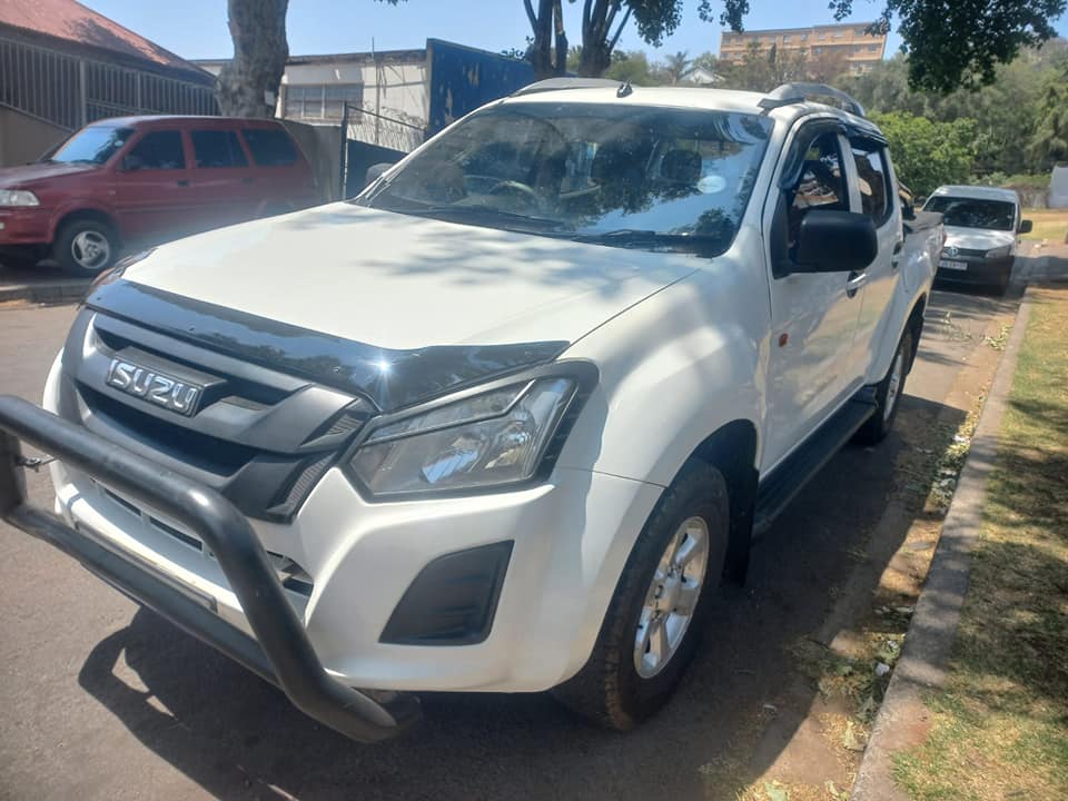 2017 ISUZU KB250 DMAX DOUBLE CAB, MANUAL, WHITE COLOR, MILEAGE 102000KMS, PRICE