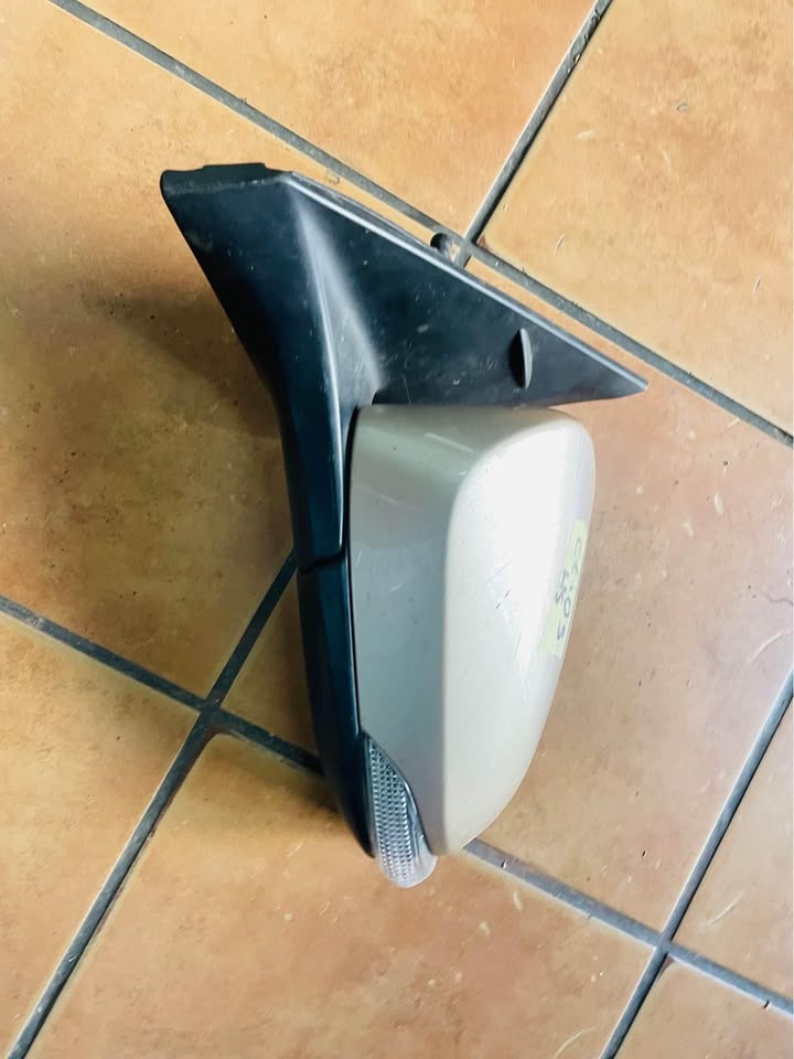 Toyota Etios side mirror - Private Seller