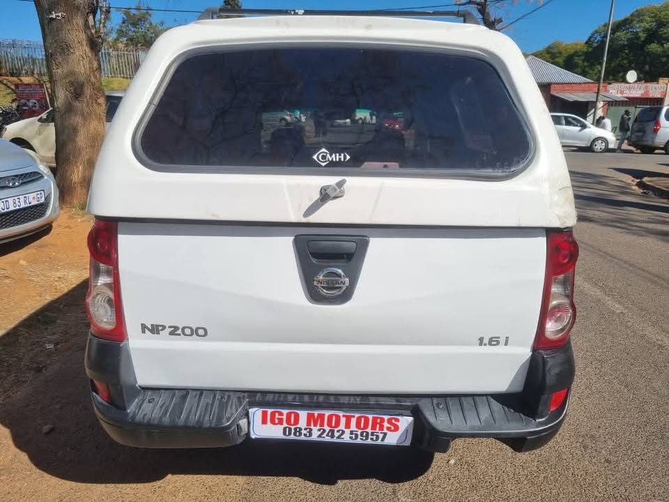 2017 Nissan NP200 1.6i manual 78000km Mechanically Perfect with Canopy, Clothes Seat interior