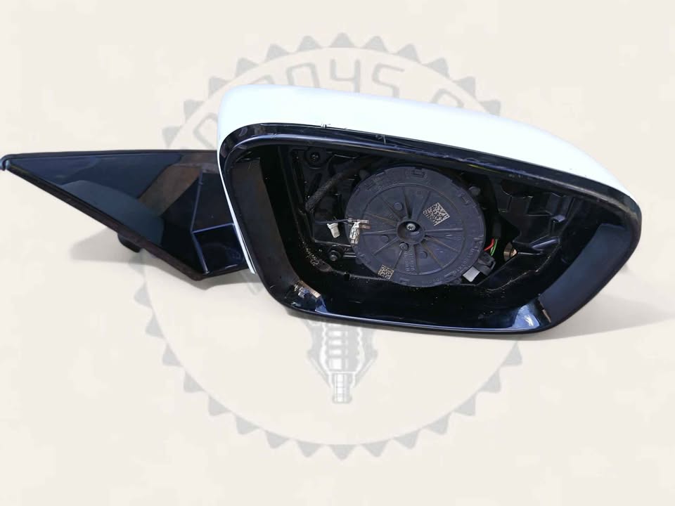 BMW G30 G31 5 SERIES RIGHT SIDE MIRROR AVAILABLE FOR SALE - Private Seller BMW G30 G31 5 SERIES RIGHT SIDE MIRROR AVAILABLE FOR SALE - Private Seller