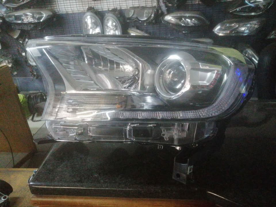 Ford Ranger T7 headlights