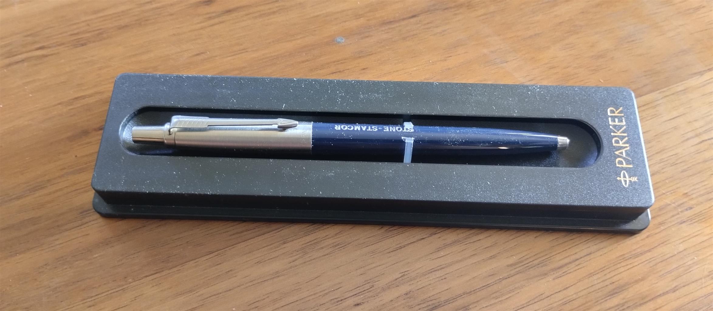 Fountain and Ballpoint pens by Parker & Sheaffer, Cross etc.