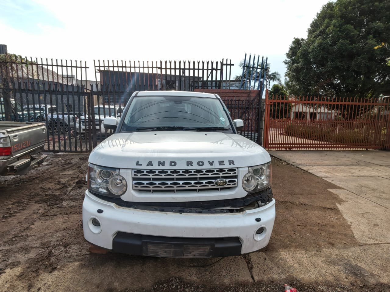 Stripping for spares – Land Rover Discovery 4 3.0 SDV6 Diesel Automatic 2013