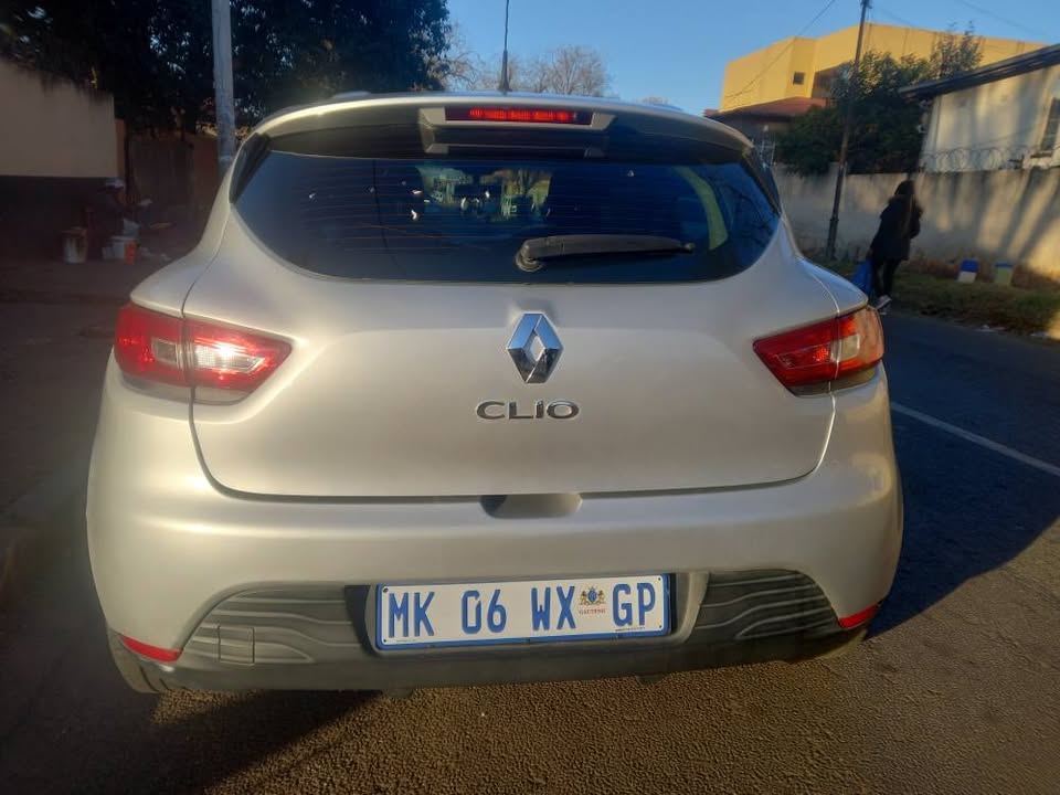 2014 RENAULT CLIO 4 900T PETROL, MANUAL, SILVER, 82000KMS