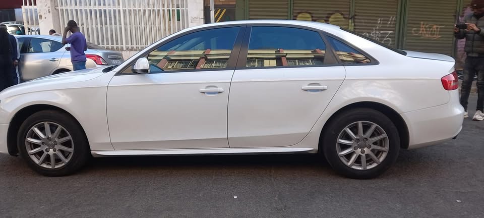 2014 AUDI A4 2.0 DIESEL AUTOMATIC TRANSMISSION, WHITE COLOR,  88000KM, USED ACCIDENT FREE