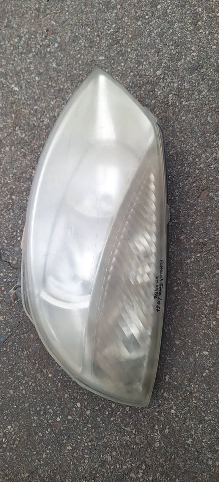 Renault scenic headlight available - Private Seller Renault scenic headlight available - Private Seller